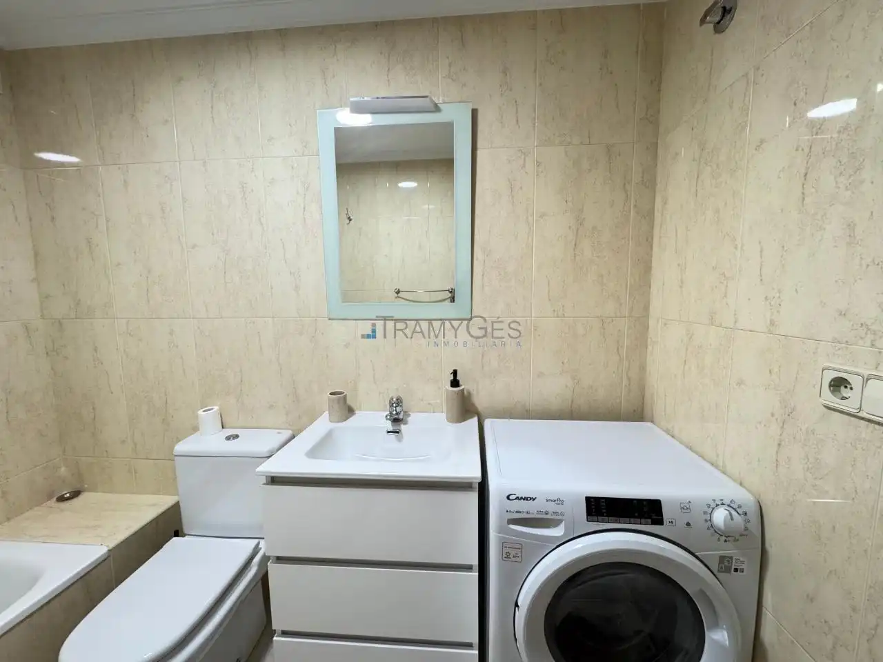 Bathroom of Apartments for rent in Vigo   with Heating, Parquet flooring and Furnished