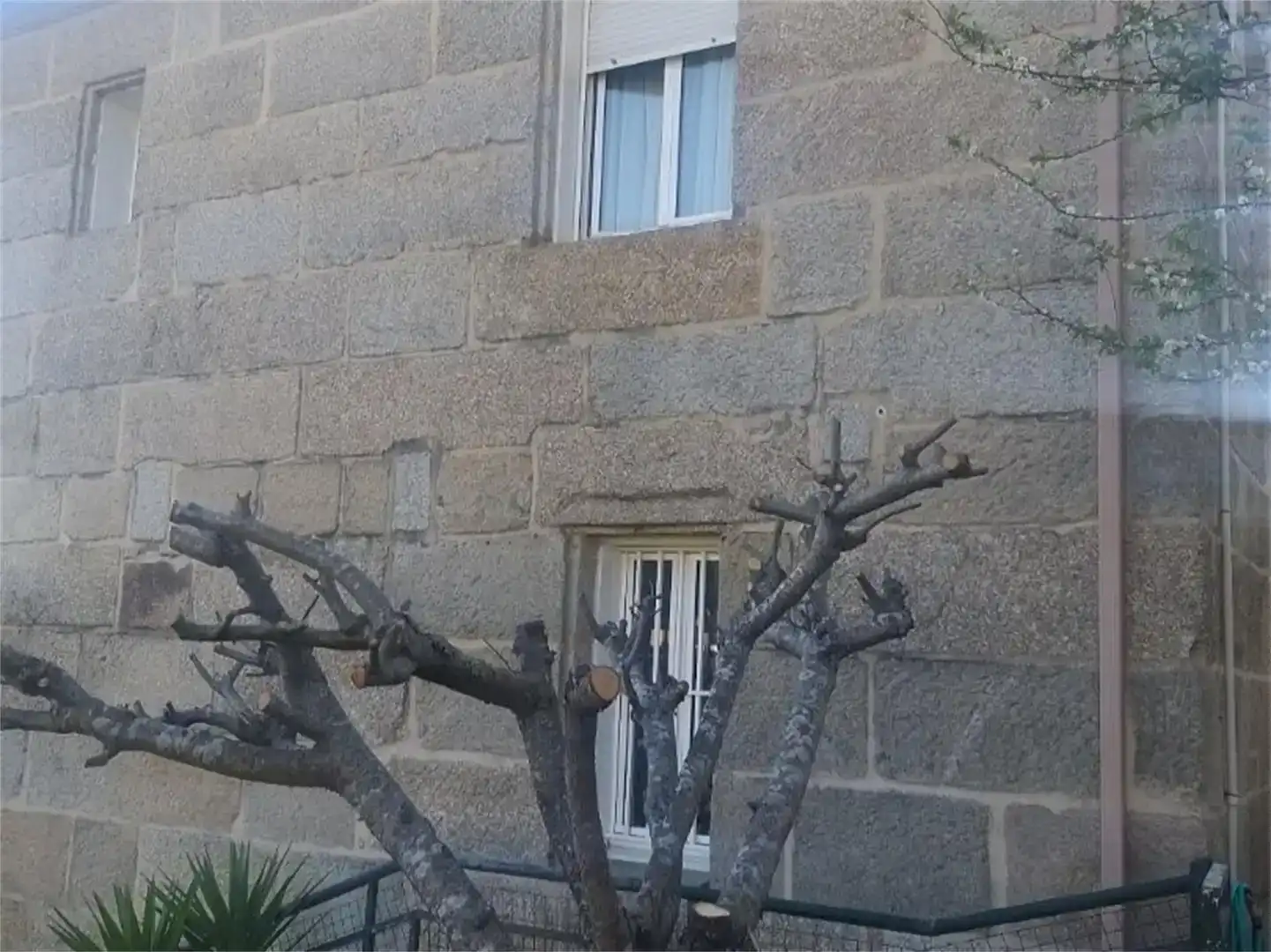 Vista exterior de Casa o xalet en venda en Pontevedra Capital  amb Jardí privat, Parquet i Traster