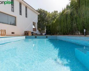 Piscina de Casa adosada en venda en Atarfe amb Aire condicionat i Piscina