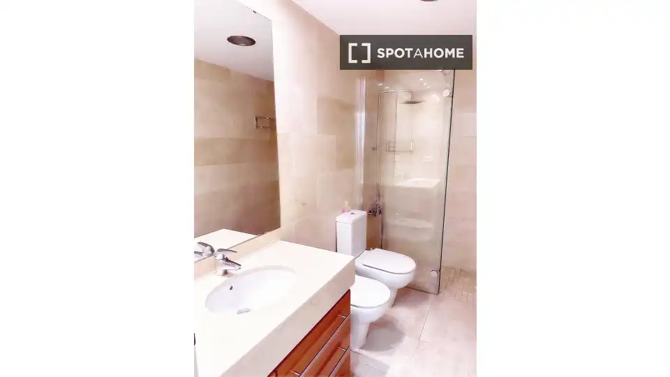 Baño de Apartamento para compartir en Valencia con Aire acondicionado, Calefacción y Terraza