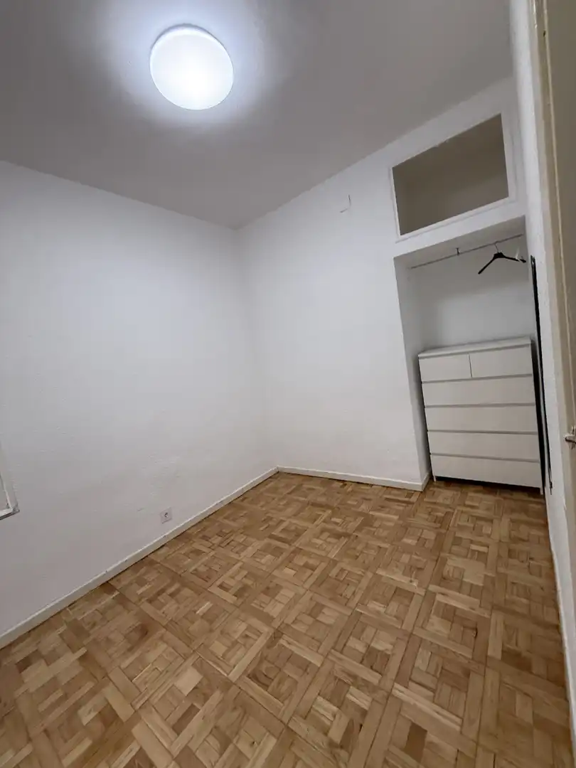 Schlafzimmer von Wohnung zur Miete in  Madrid Capital mit Klimaanlage