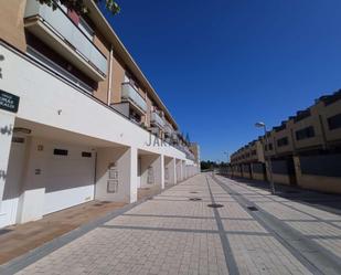 Vista exterior de Casa o xalet en venda en Tudela amb Aire condicionat, Terrassa i Balcó