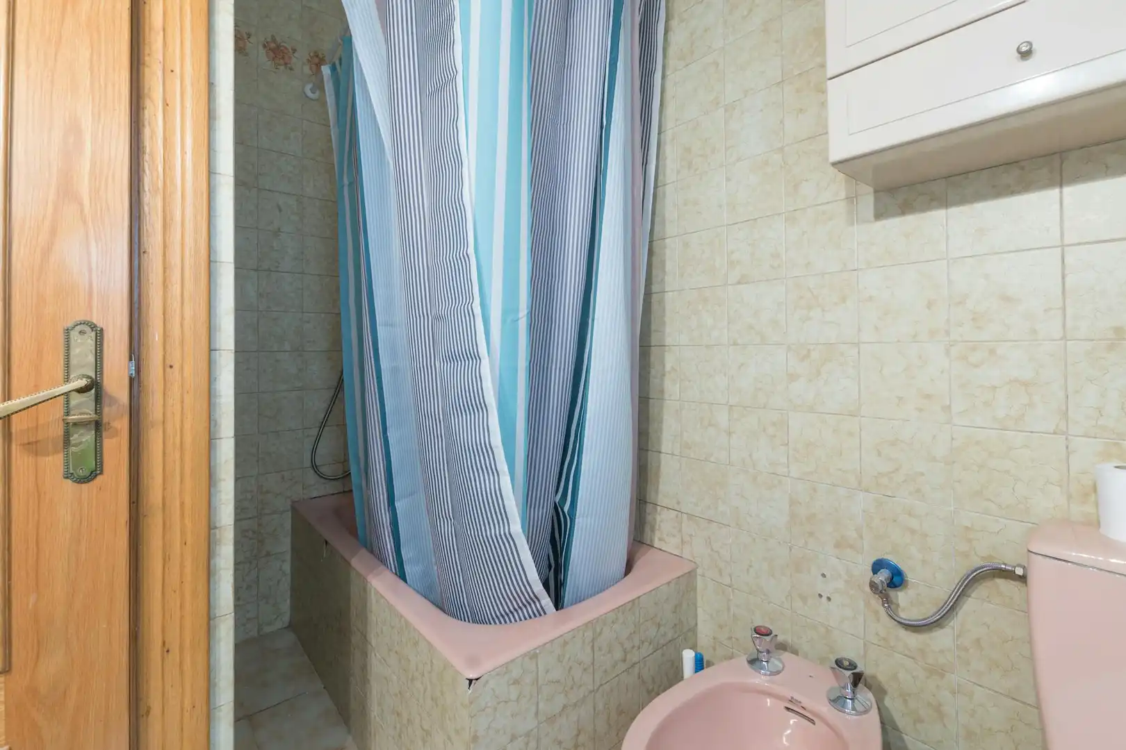 Baño de Piso de alquiler en Madrid con Calefacción, Amueblado y Lavadora