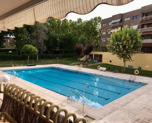 Swimming pool of Flat for sale in Pozuelo de Alarcón  with Air Conditioner, Terrace and Balcony
