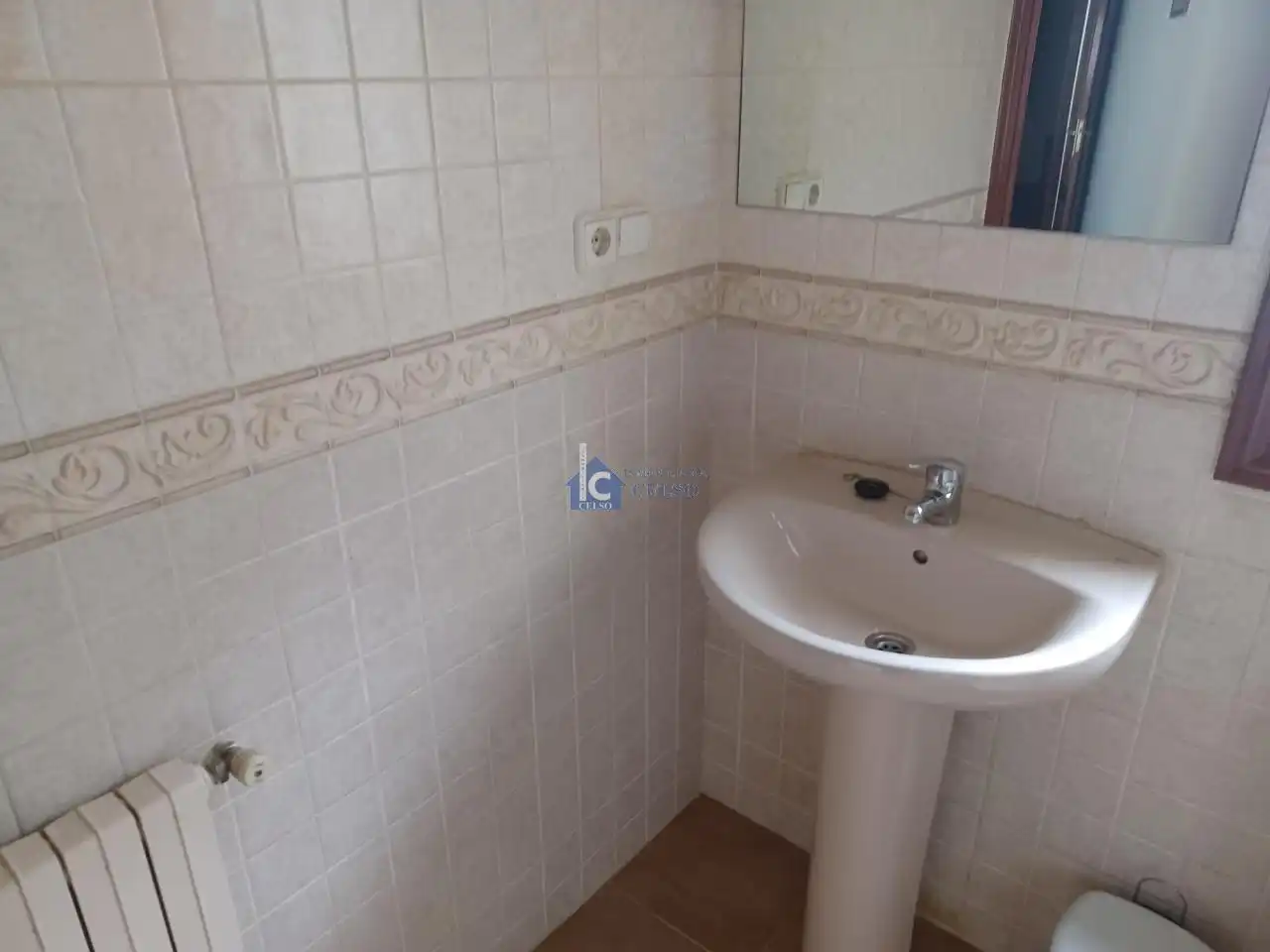 Baño de Piso de alquiler en Ourense Capital  con Calefacción, Parquet y Trastero