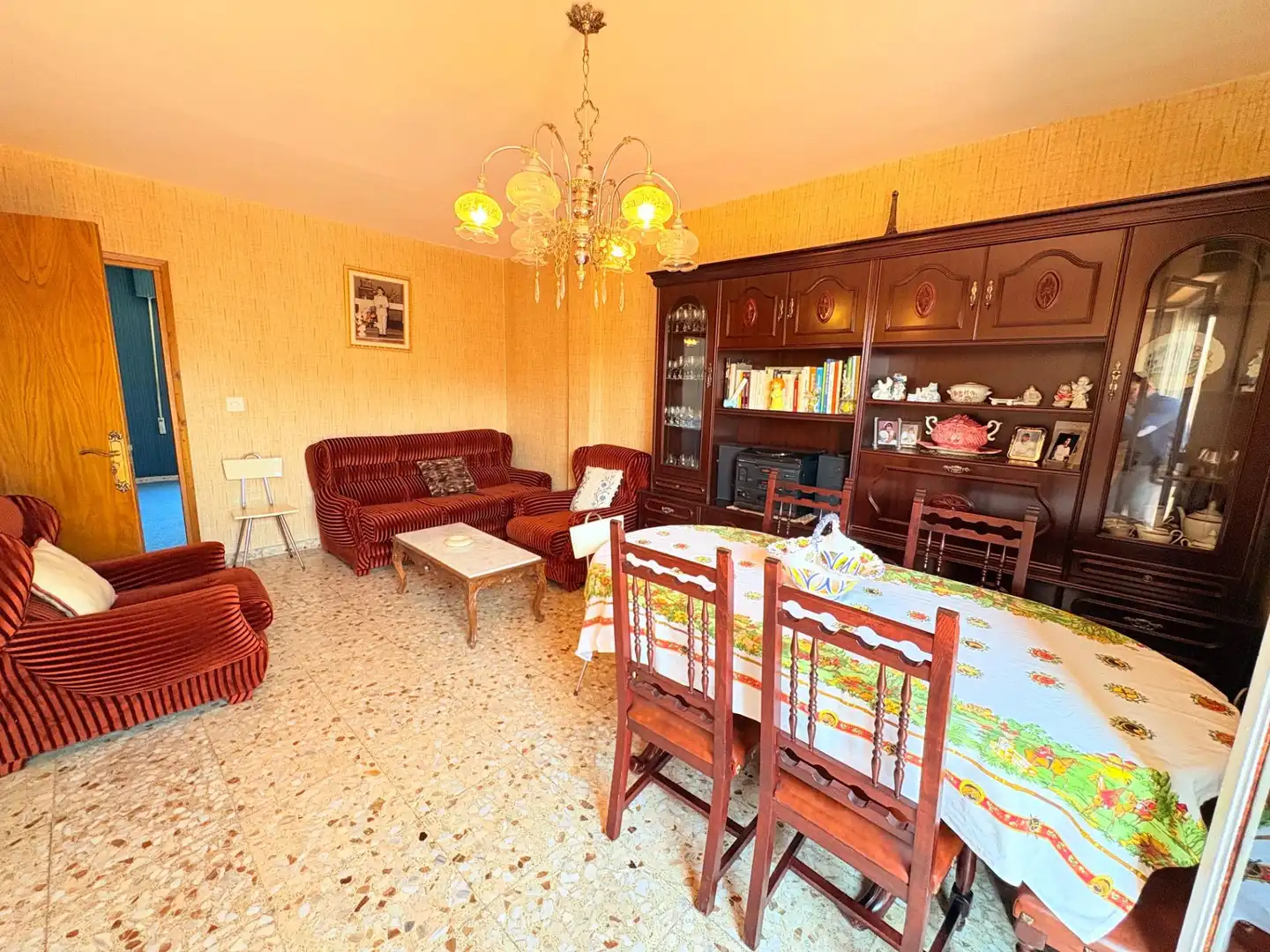 Sala de estar de Casa o chalet en venta en Ponferrada con Calefacción, Terraza y Amueblado