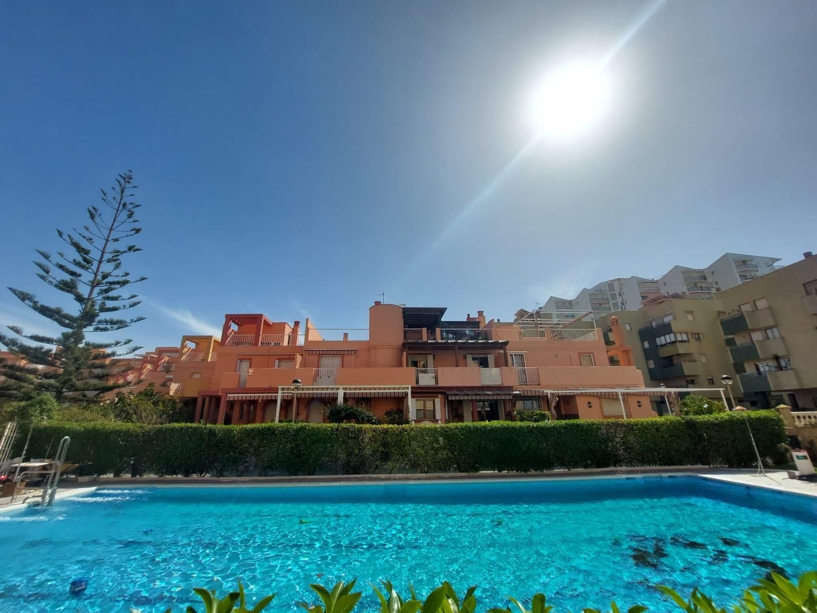 Vista exterior de Casa o xalet en venda en Salobreña amb Jardí privat, Terrassa i Traster