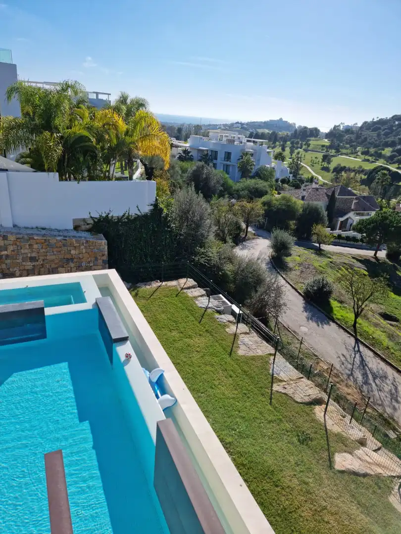 Piscina de Casa o chalet de alquiler en Benahavís con Aire acondicionado, Calefacción y Jardín privado
