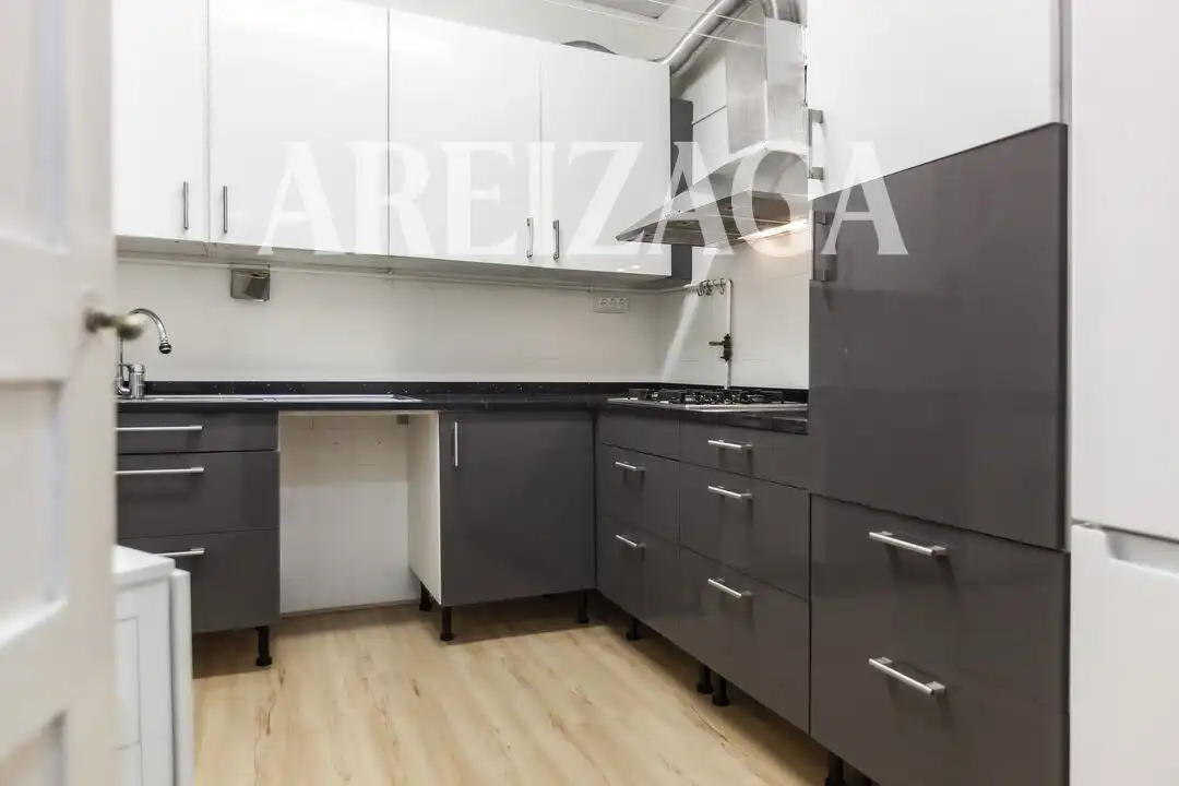 Cocina de Piso en venta en Donostia - San Sebastián  con Calefacción y Balcón