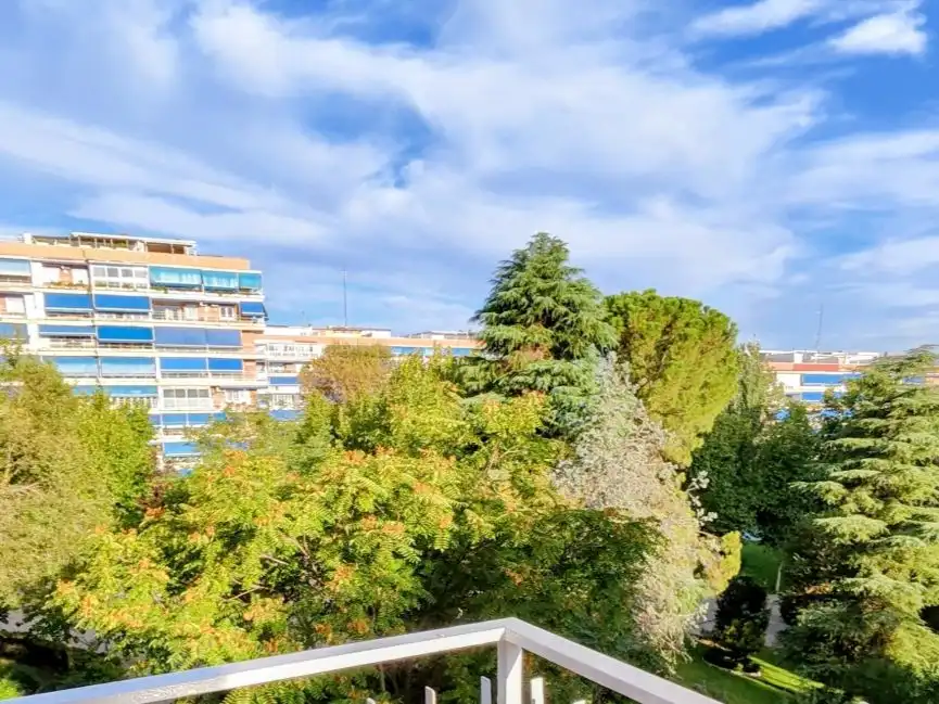 Außenansicht von Wohnung zum Verkauf in Móstoles mit Terrasse