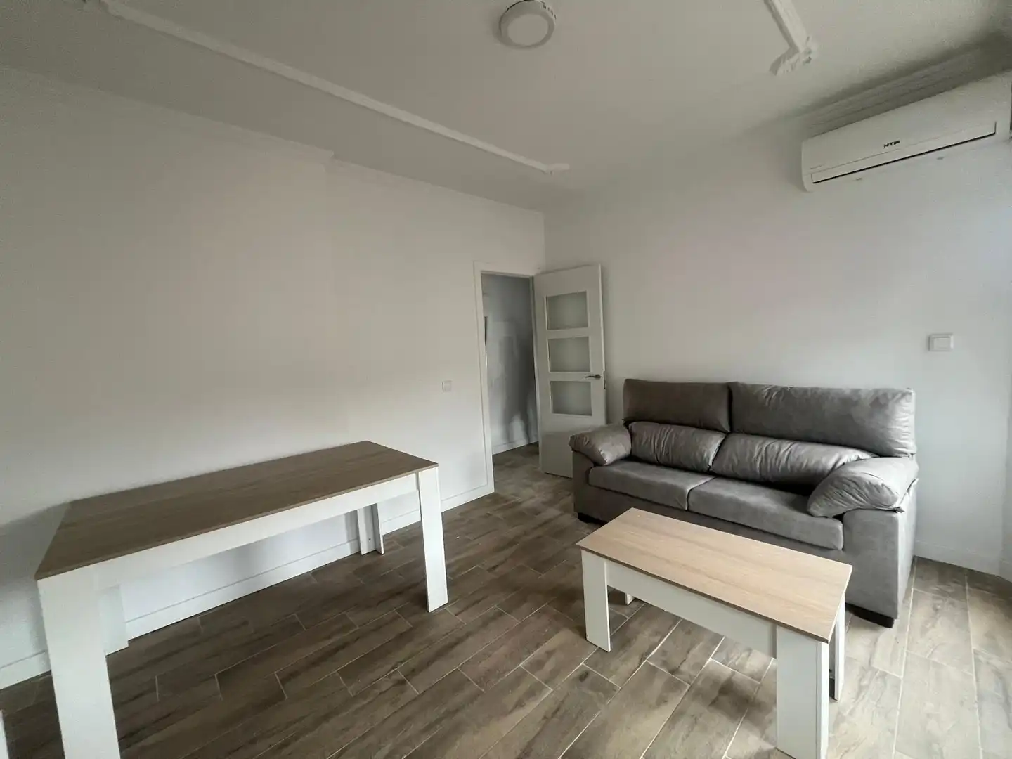 Living room of Flat for sale in Tomelloso  with Air Conditioner, Furnished and Balcony