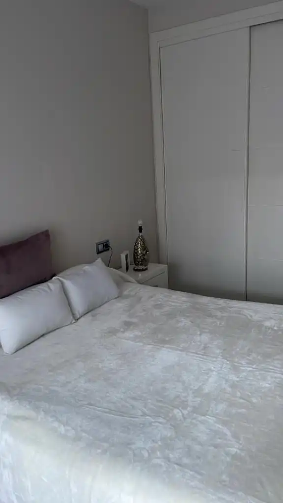 Habitación de Apartamento en venta en La Línea de la Concepción con Aire acondicionado, Terraza y Amueblado
