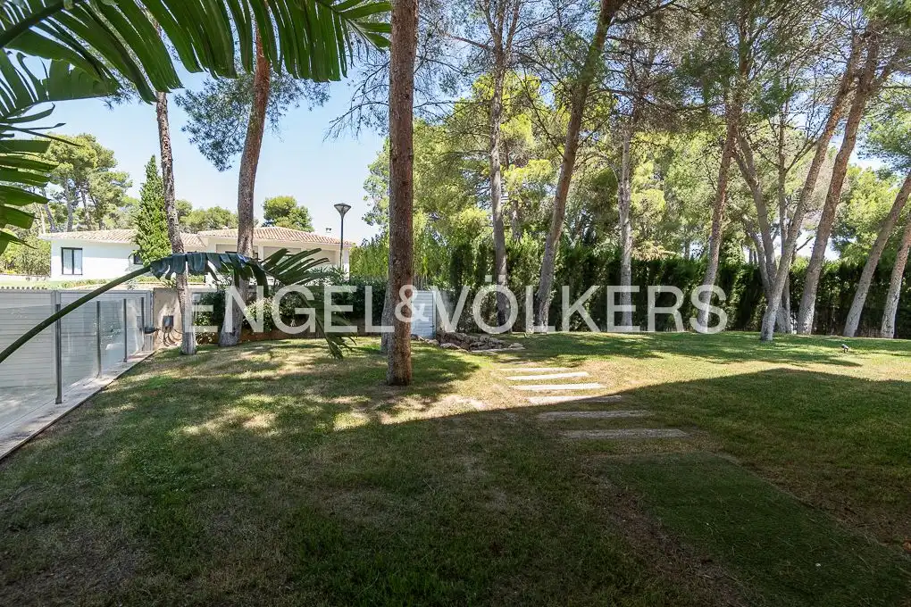Casa o chalet de alquiler en Chiva con Aire acondicionado, Calefacción y Jardín privado