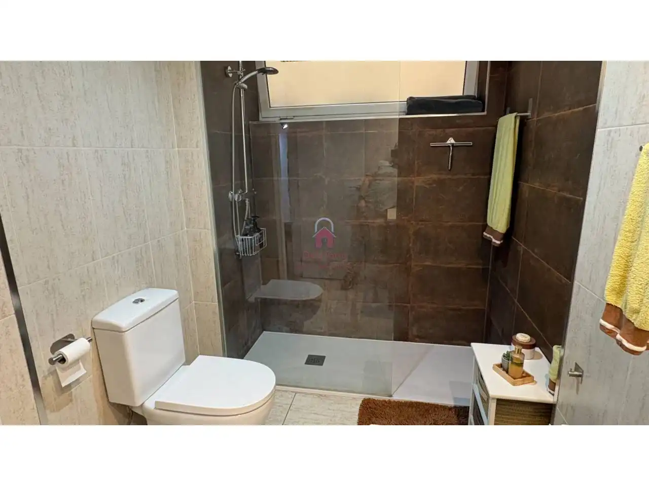 Bathroom of Flat for sale in Terrassa  with Air Conditioner, Heating and Storage room