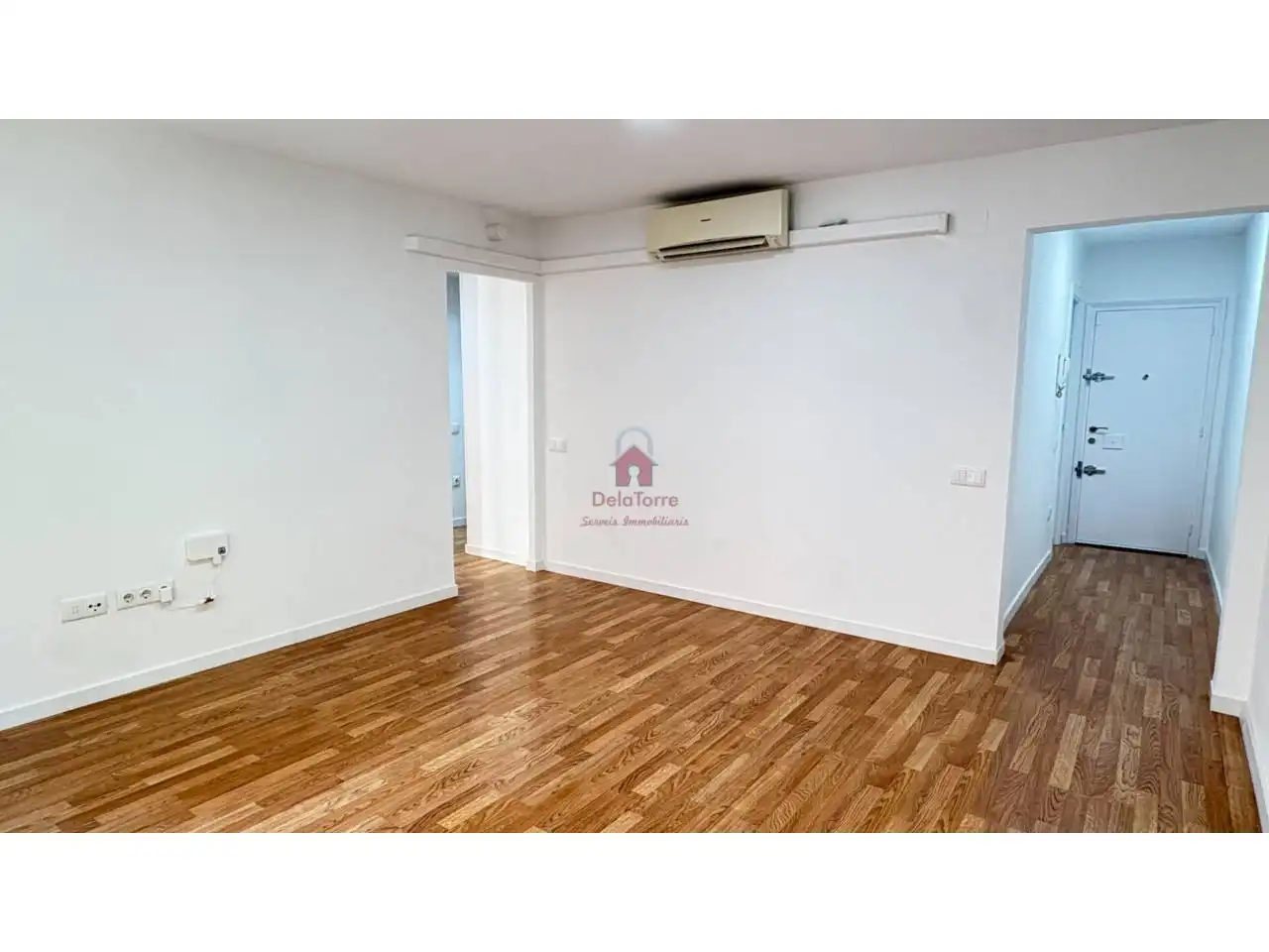 Bedroom of Flat for sale in Terrassa  with Air Conditioner, Parquet flooring and Balcony
