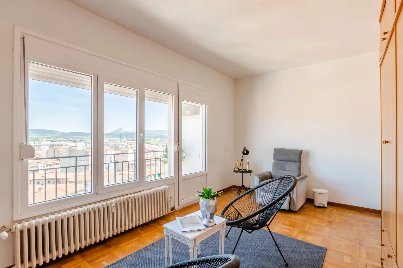 Living room of Attic for sale in  Pamplona / Iruña  with Parquet flooring, Terrace and Balcony