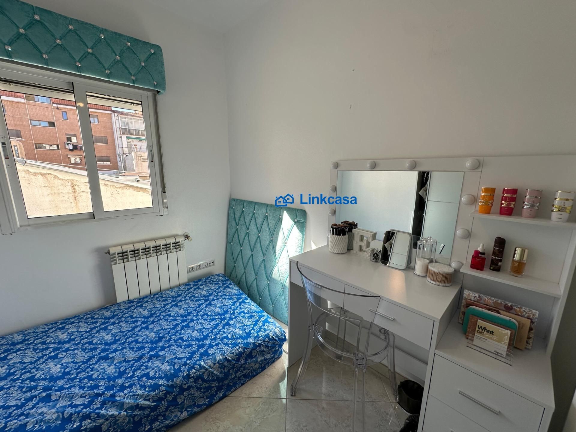 Bedroom of Flat for sale in  Madrid Capital  with Air Conditioner, Heating and Balcony