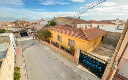 Vista exterior de Casa adosada en venda en Otura amb Terrassa