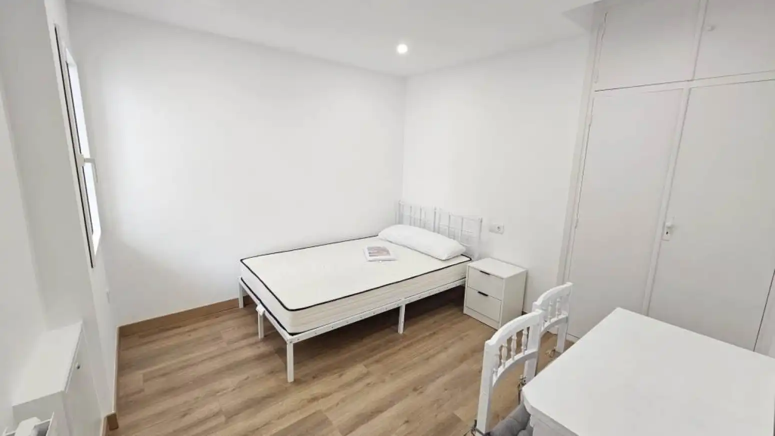 Schlafzimmer von Wohnung zur Miete in Salamanca mit Heizung, Möbliert und Balkon