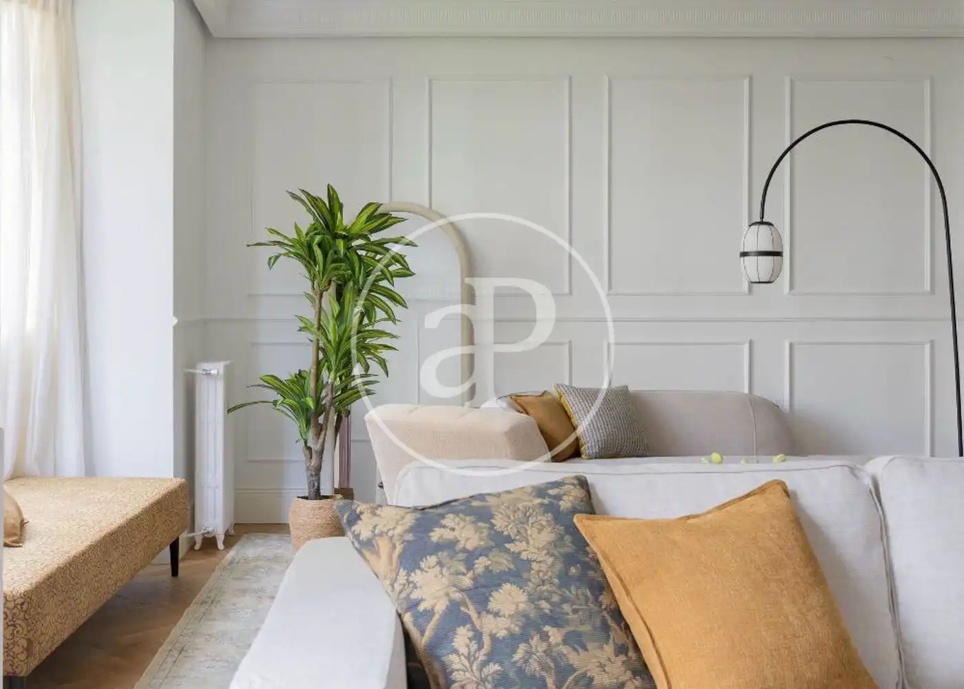 Living room of Flat for sale in Madrid  with Air Conditioner, Heating and Storage room