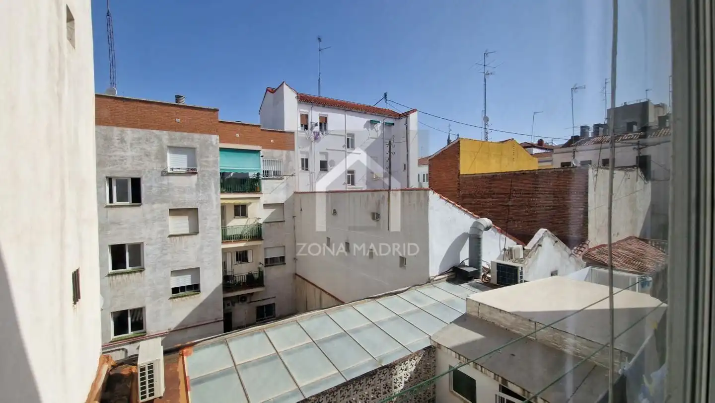 Exterior view of Flat for sale in Madrid  with Furnished