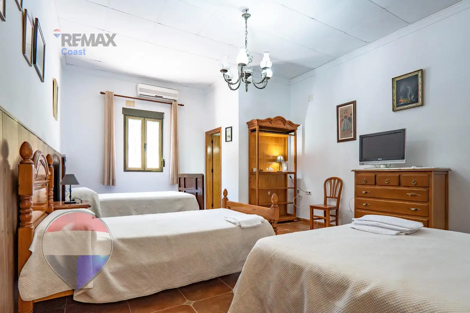 Bedroom of Houses for sale in Cuevas Bajas  with Heating, Private garden and Swimming Pool