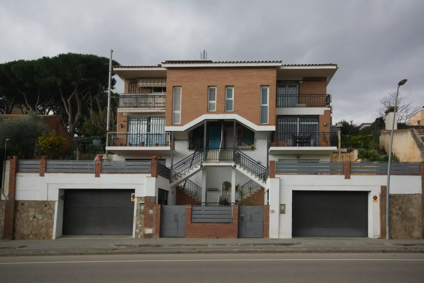 Vista exterior de Casa adosada en venda en Argentona amb Aire condicionat, Calefacció i Jardí privat