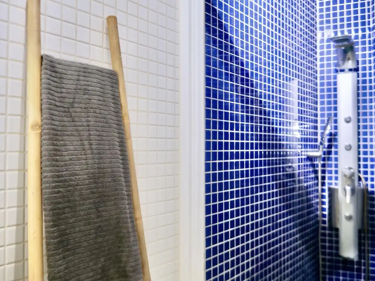 Bany de Apartament en venda en Sevilla amb Aire condicionat, Terrassa i Moblat