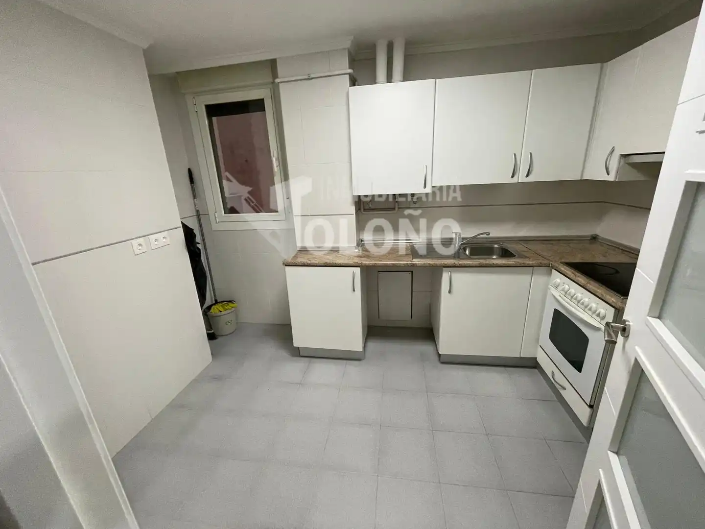 Cocina de Apartamento en venta en Haro con Calefacción, Parquet y Trastero