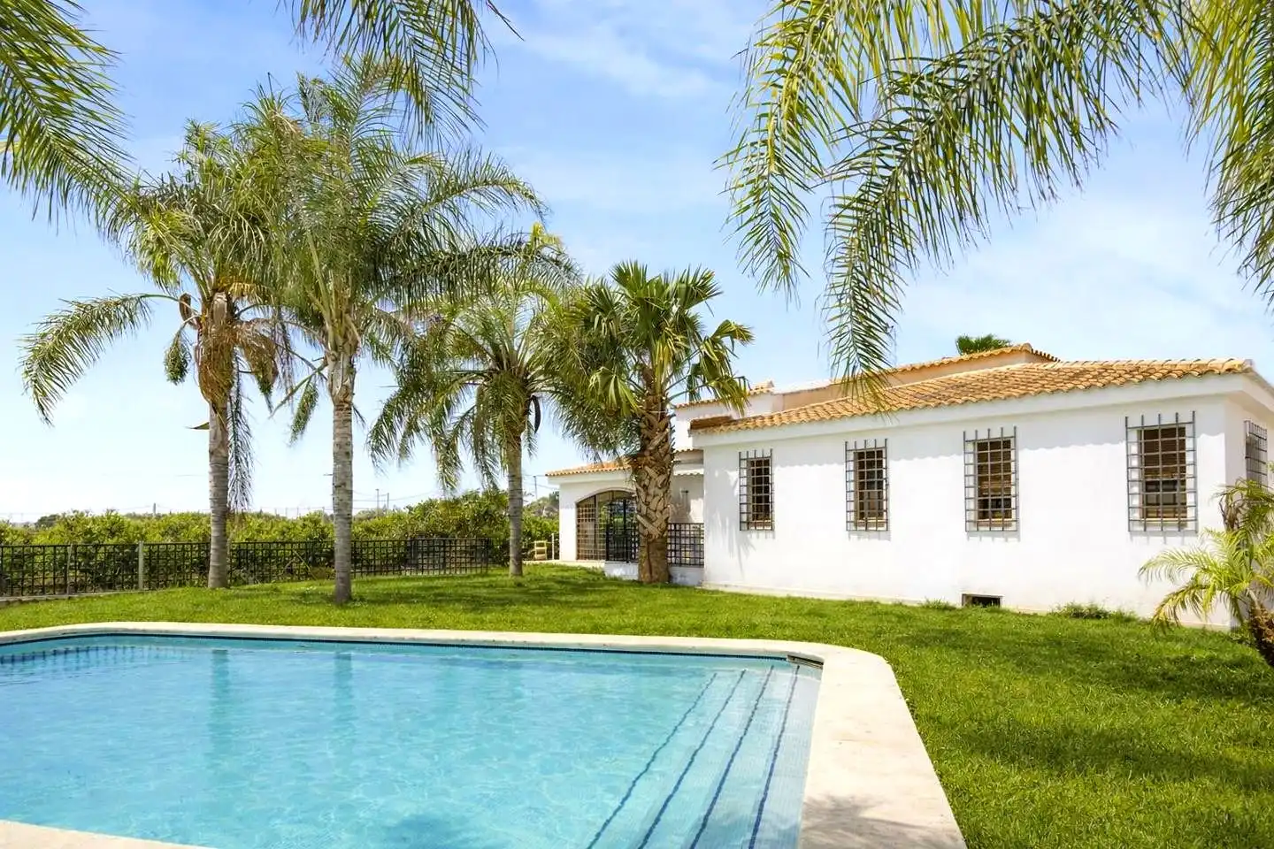 Casa amb terrassa en venda a Calle Universo