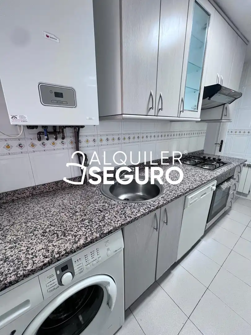 Cocina de Piso de alquiler en Madrid con Aire acondicionado, Calefacción y Amueblado