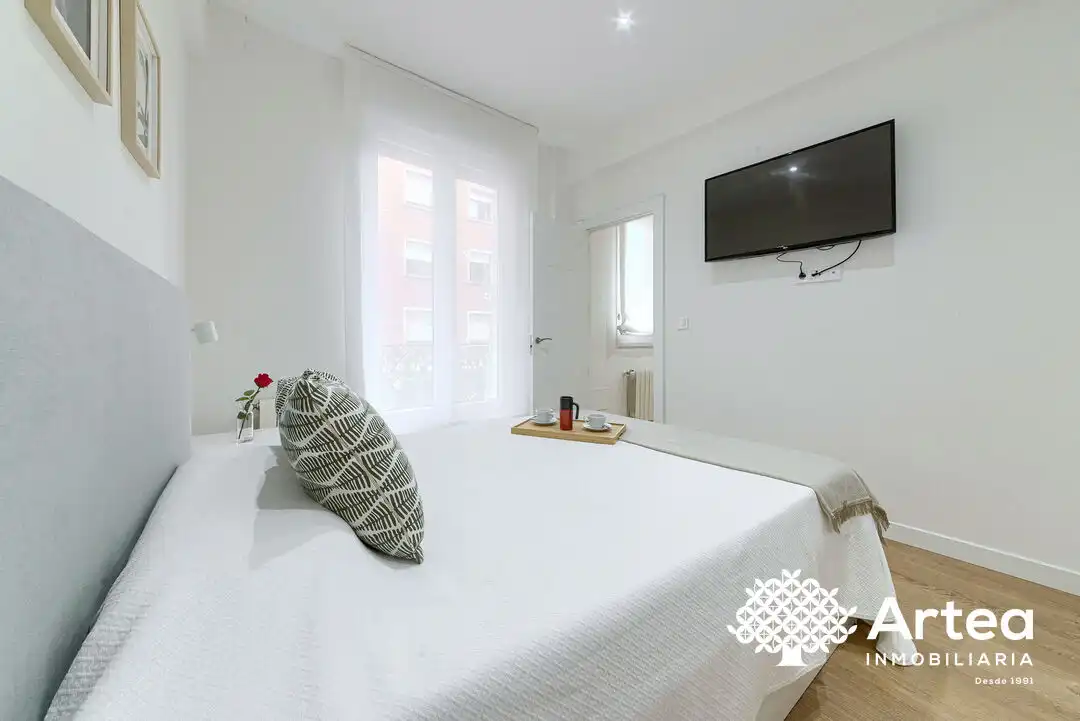 Schlafzimmer von Wohnung zum Verkauf in Bilbao  mit Heizung, Privatgarten und Möbliert