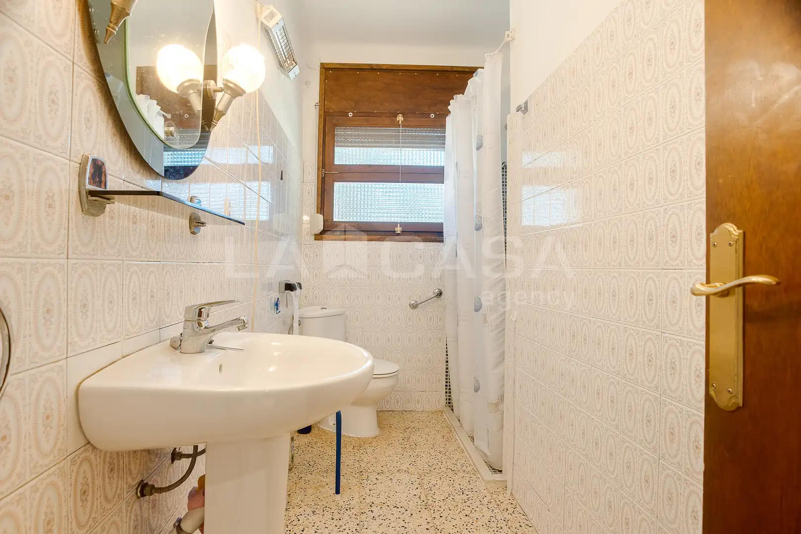Bany de Casa o xalet en venda en Llinars del Vallès amb Jardí privat, Forn i Internet