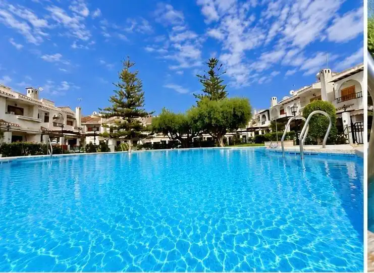 Piscina de Casa adosada en venda en San Pedro del Pinatar amb Aire condicionat, Calefacció i Jardí privat