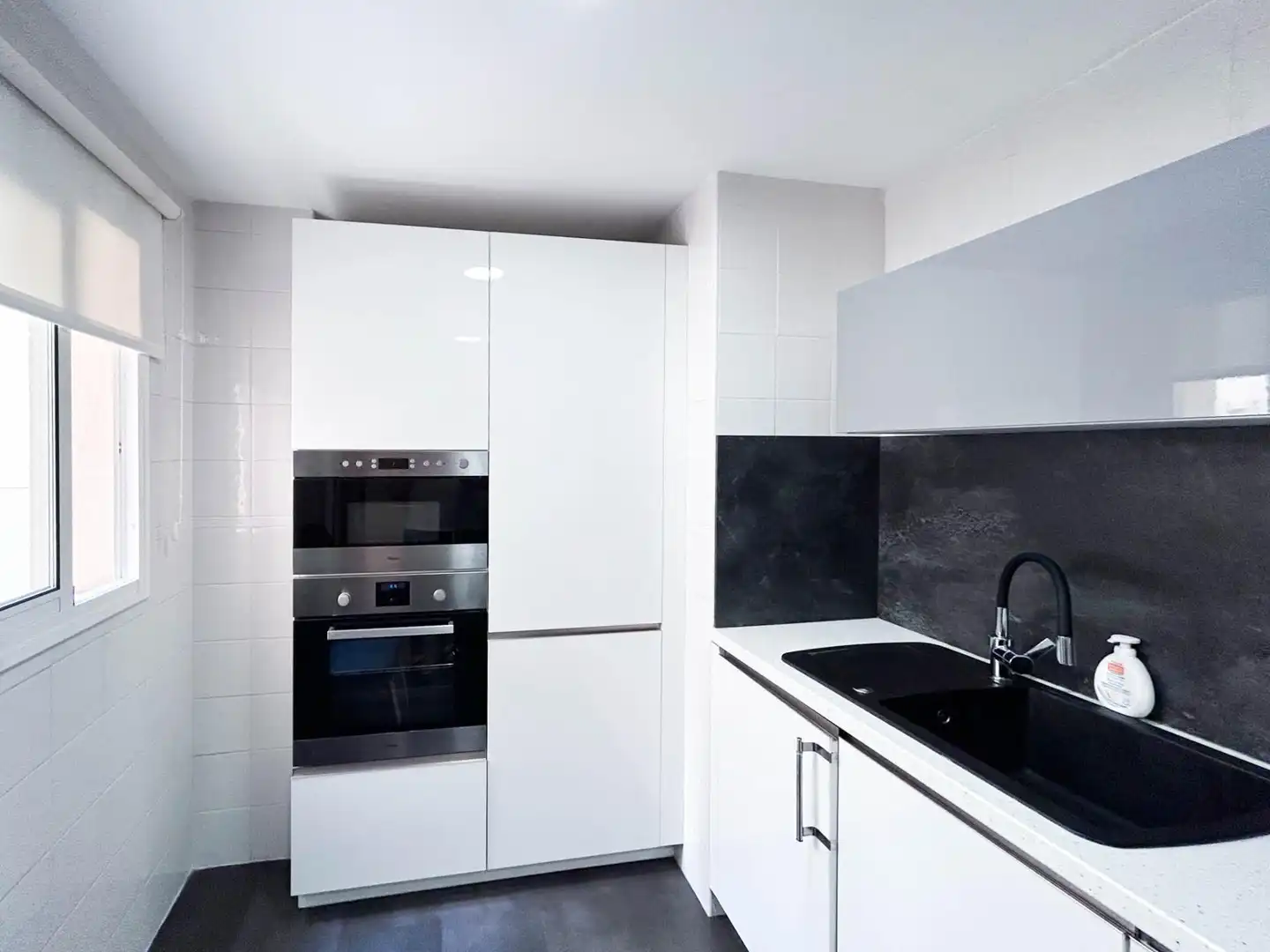 Kitchen of Flat for rent in Paterna  with Air Conditioner, Heating and Private garden