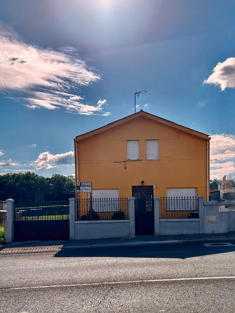 Vista exterior de Casa o xalet en venda en Carballo amb Terrassa