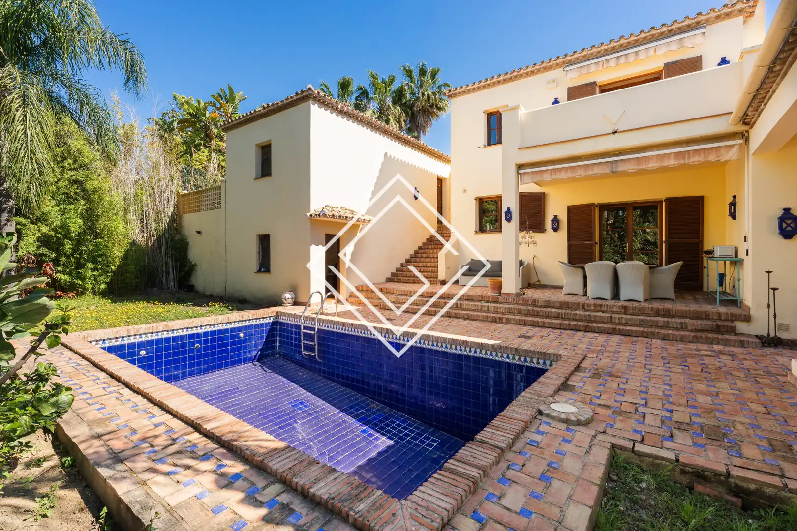 Casa amb piscina en venda a Milla de Oro