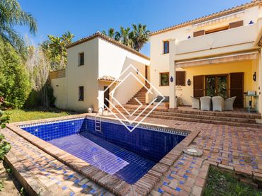 Casa con piscina in vendita a Milla de Oro