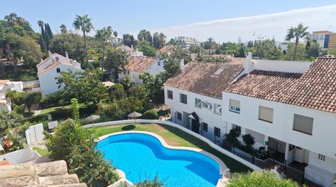 Foto 3 de Casa adosada de lloguer a Avenida D (urb el Capricho), La Carolina - Guadalpín, Málaga