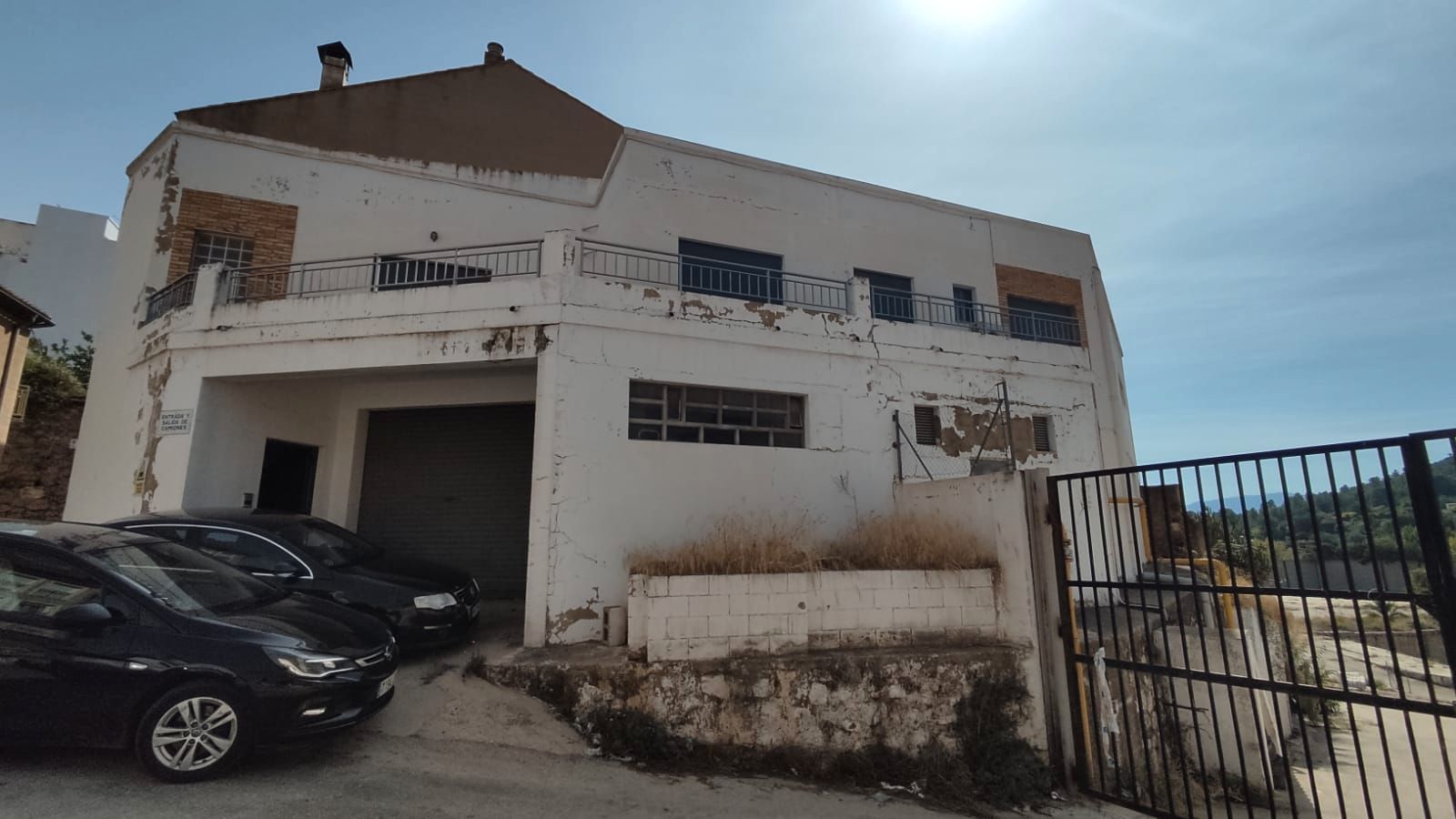 Vista exterior de Oficina en venda en Buñol amb Aire condicionat i Terrassa