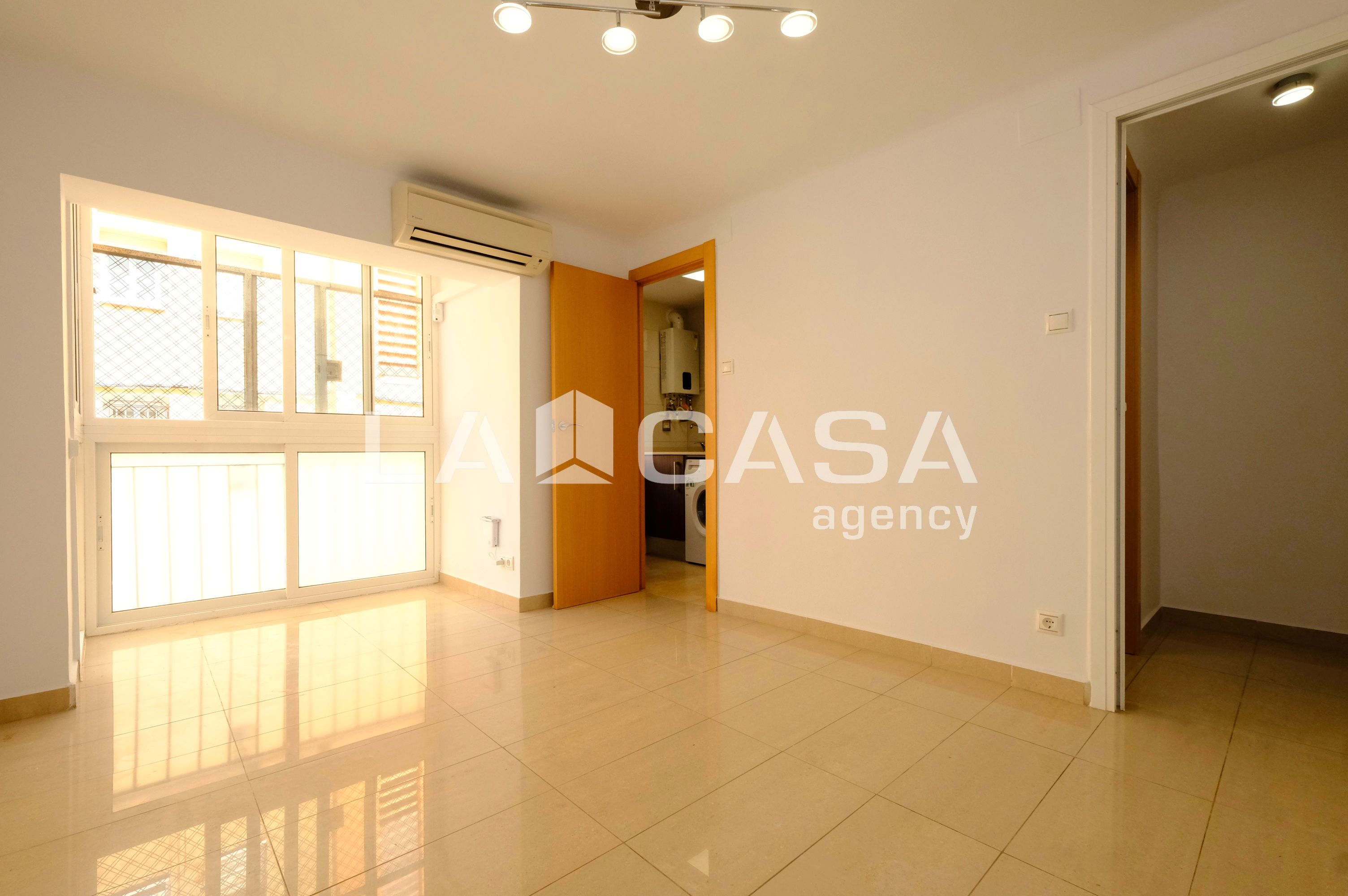 Flat for sale in  Barcelona Capital  with Heating and Balcony