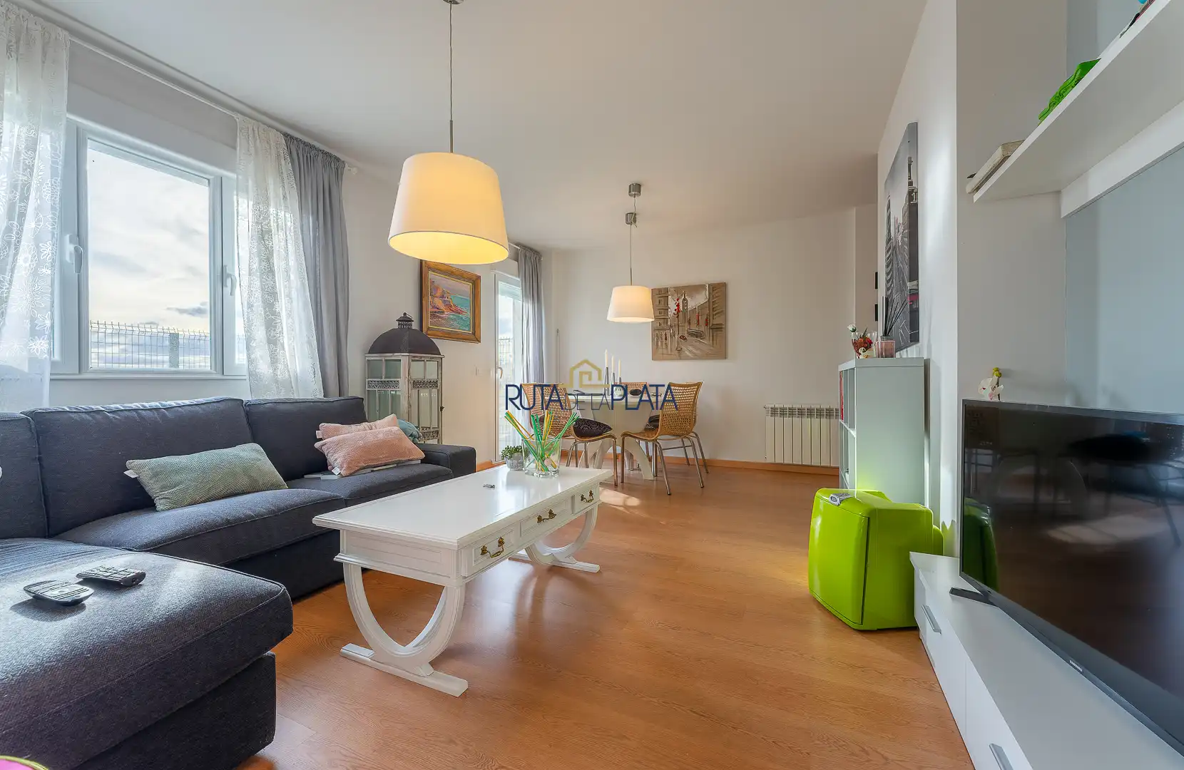 Sala de estar de Casa adosada en venta en Roales con Calefacción, Jardín privado y Alarma