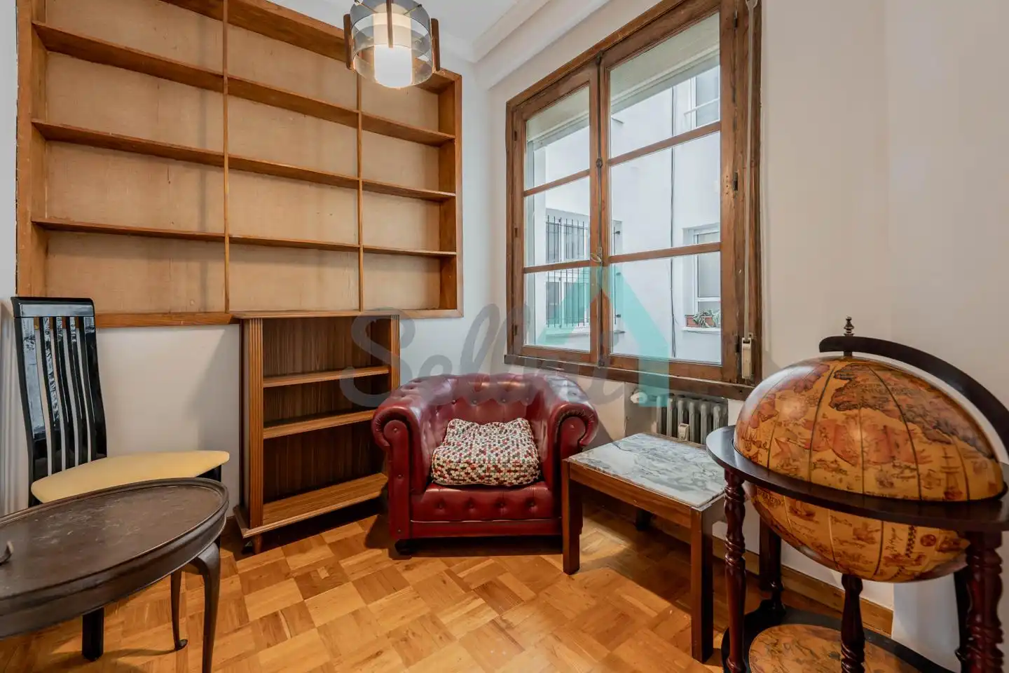 Living room of Flat for share in Oviedo   with Heating, Parquet flooring and Furnished