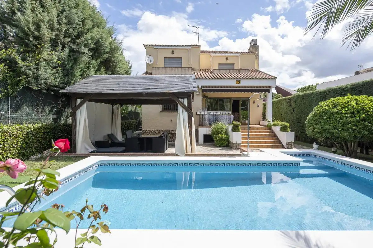 Piscina de Casa o xalet en venda en Rivas-Vaciamadrid amb Aire condicionat, Calefacció i Jardí privat