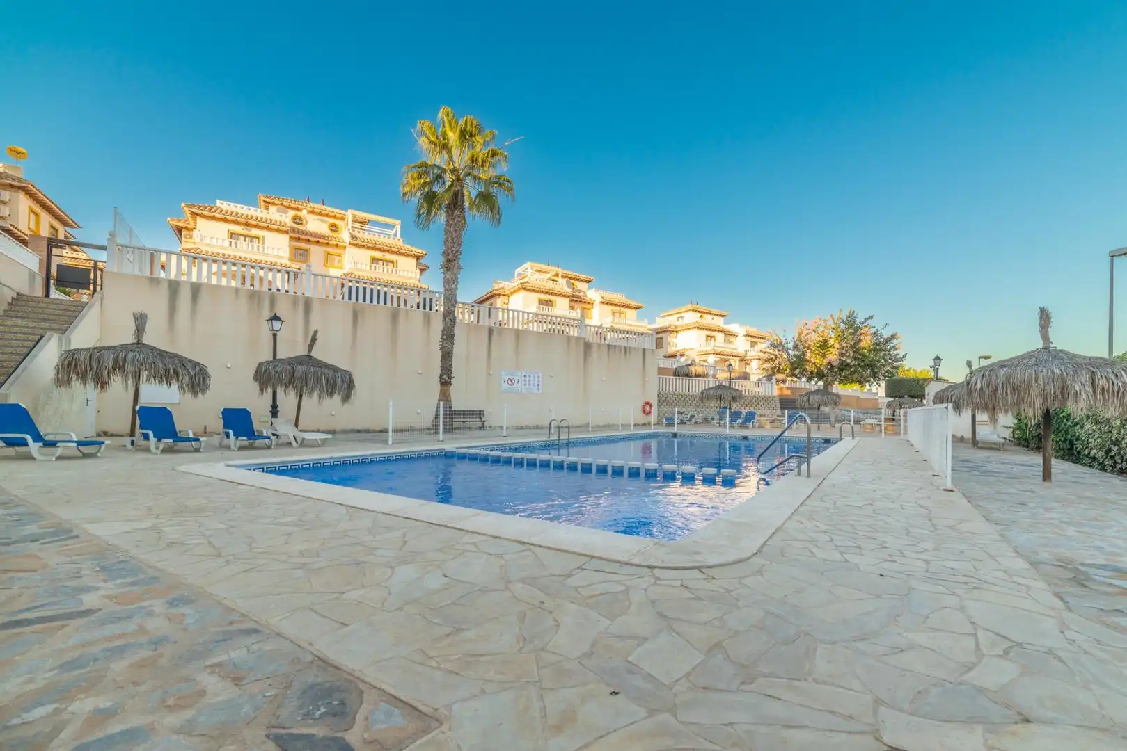 Piscina de Pis en venda en Orihuela amb Aire condicionat, Jardí privat i Terrassa