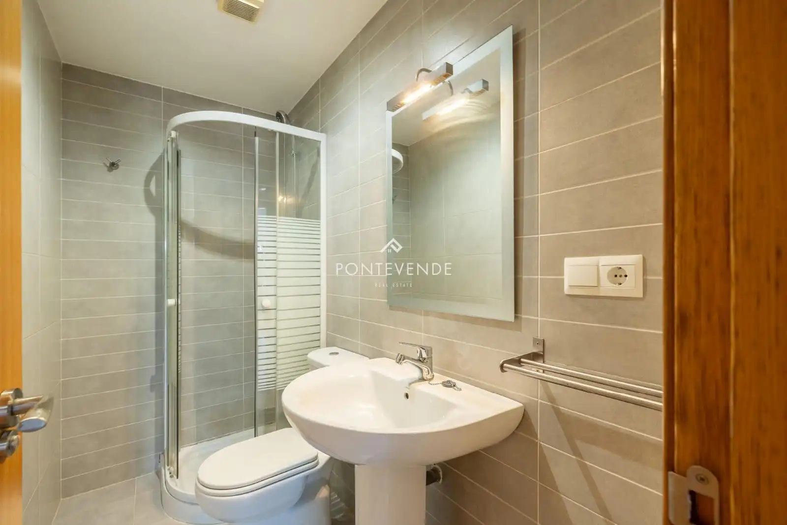 Baño de Piso en venta en Marín con Calefacción