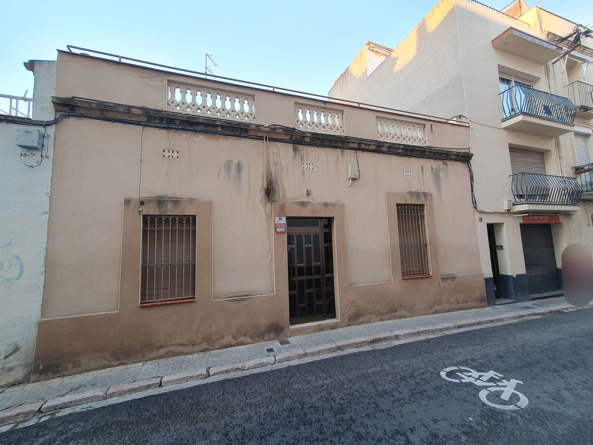 Vista exterior de Casa adosada en venta en Vilanova i la Geltrú con Jardín privado