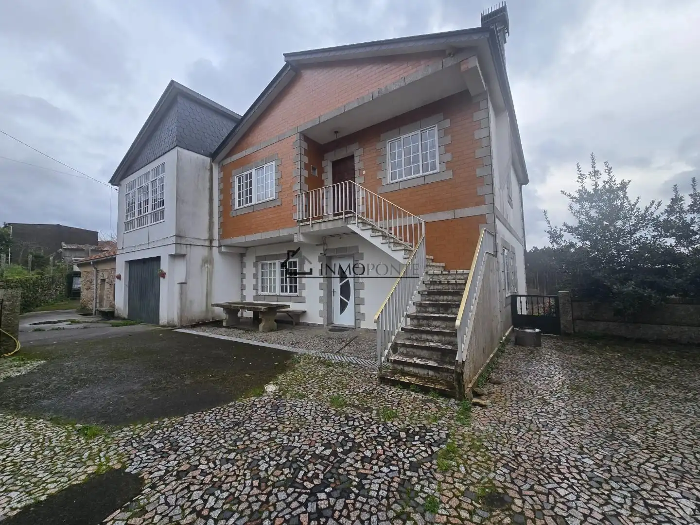 Vista exterior de Casa o xalet en venda en Moraña amb Jardí privat