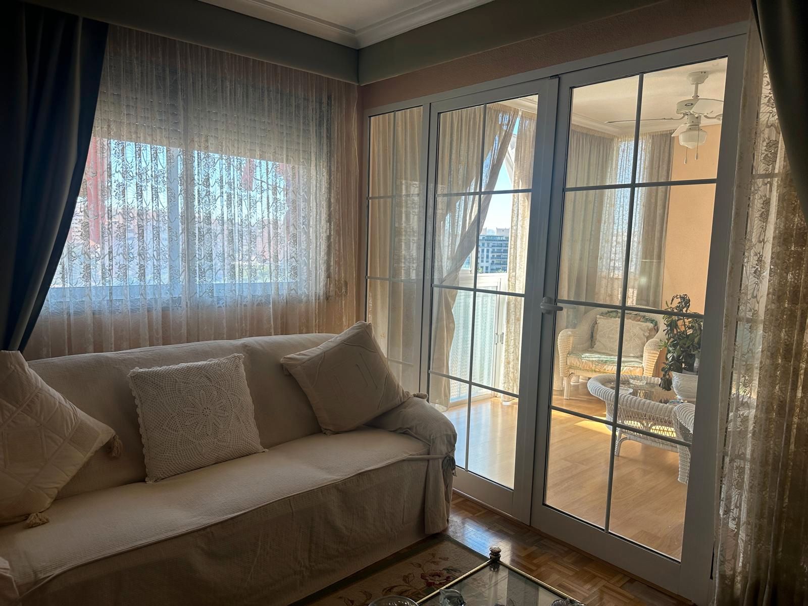 Habitación de Apartamento en venta en Alicante / Alacant con Aire acondicionado, Jardín privado y Trastero