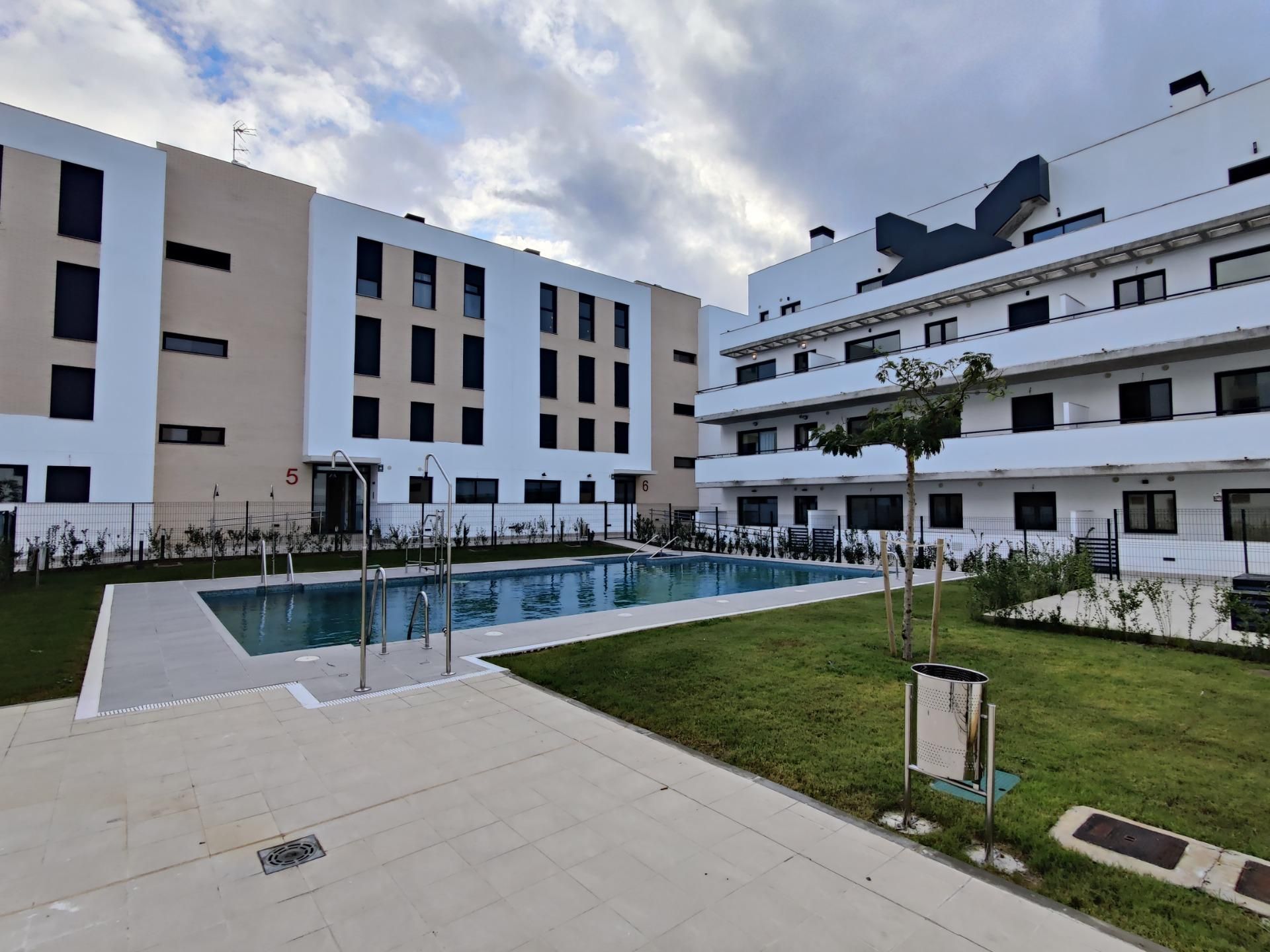 Swimming pool of Flat to rent in Camas  with Air Conditioner, Heating and Terrace